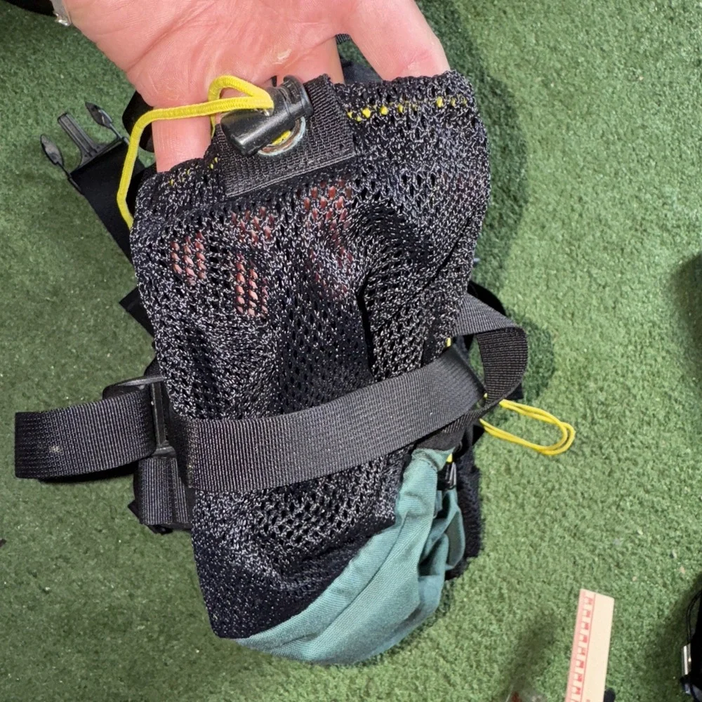MOUNTAINSMITH Black/Yellow Lumbar‎ Waist Fanny Day Pack Bag Hiking - Picture 5 of 9